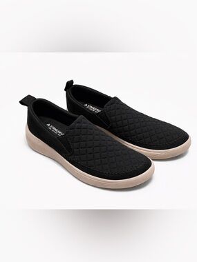 Staheekum Quilted Slip-On Sneakers Black Women’s Size 7 Comfort Shoes